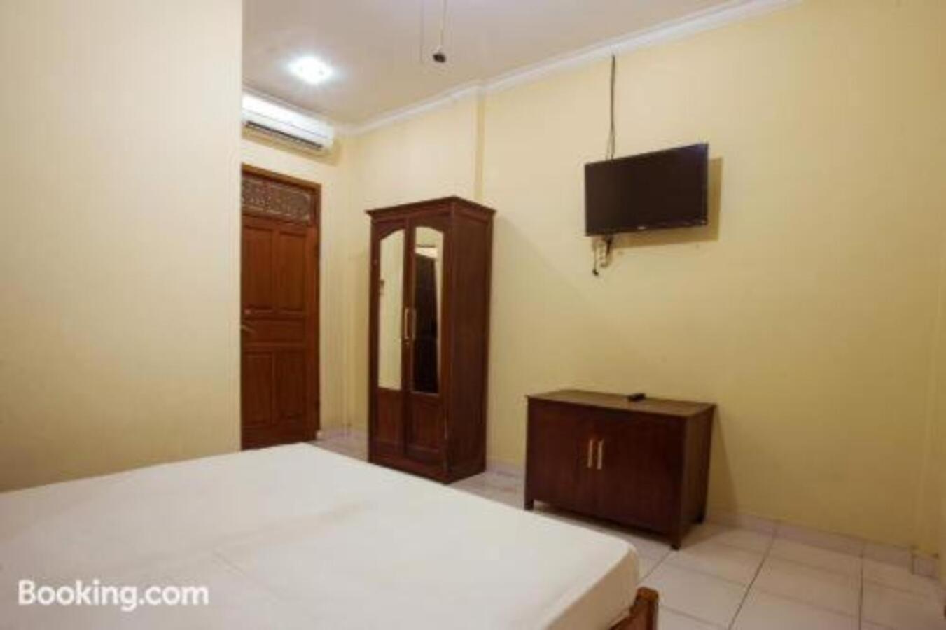 Segara Sadhu Inn Kuta By Ecommerceloka Exterior photo