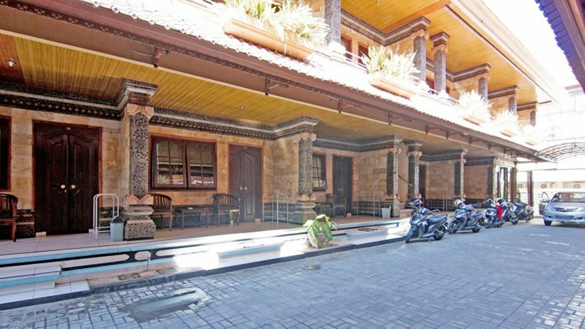 Segara Sadhu Inn Kuta By Ecommerceloka Exterior photo